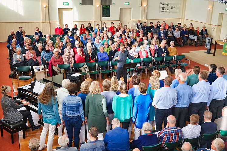 27 okt 2018 - Groot mannenkoor Midden Holland en gemengd koor Encore in de Geref.Kerk_27